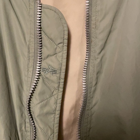 Bomber - Picture 2 of 9